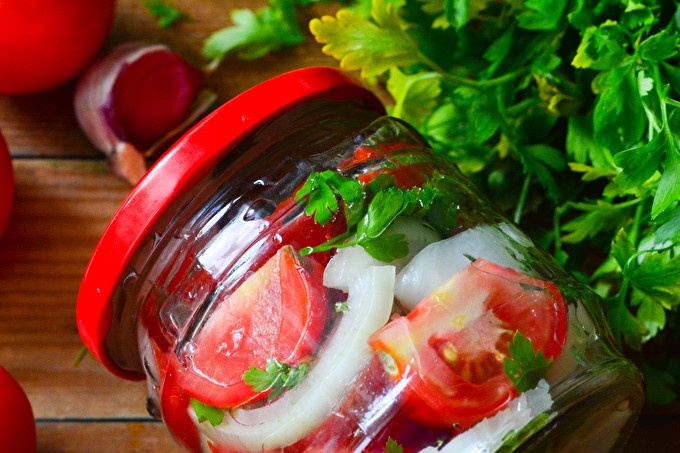 Нарязани домати