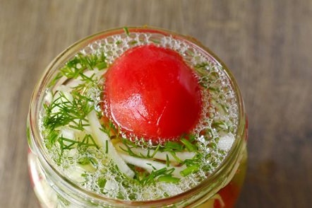 we put vegetables and we fill in brine