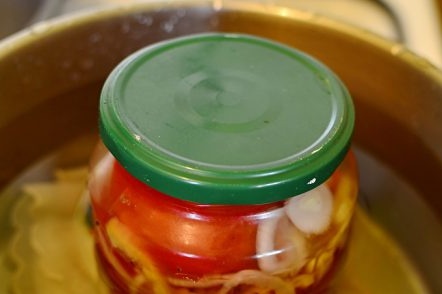 буркани за стерилизация с домати