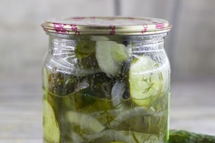 зимна салата от краставици