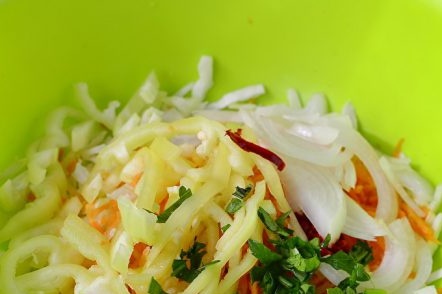 Нарежете пипер