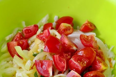 Нарязани домати