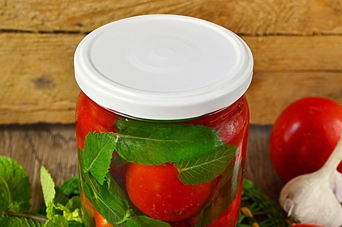 Pickled tomatoes