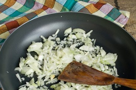 изпържи лук