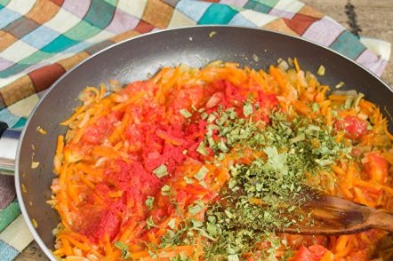 добавете подправки