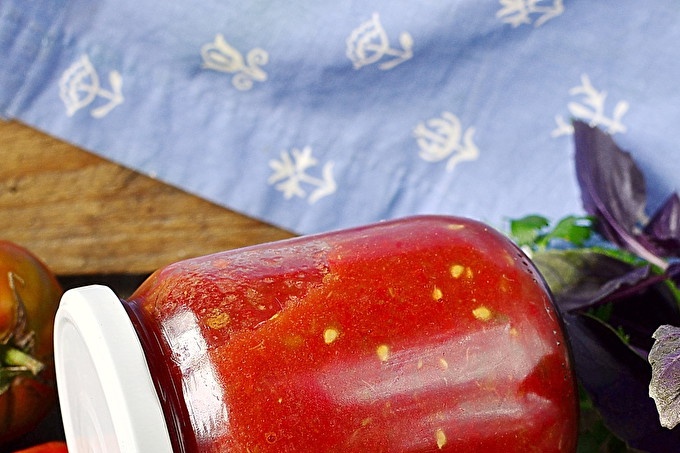 raw adjika from tomato and garlic