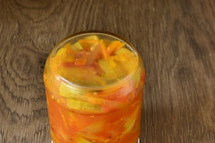 салата в консерва