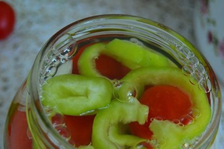 Налейте оцет