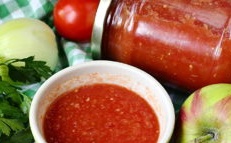 Tomato ketchup with apples