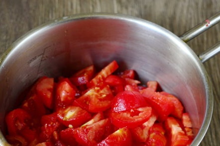cut tomatoes