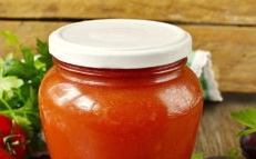 Ketchup from plums and tomatoes for the winter at home