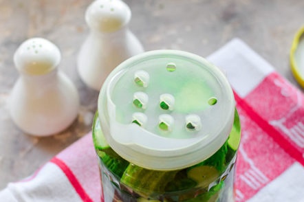 drain the water from the can