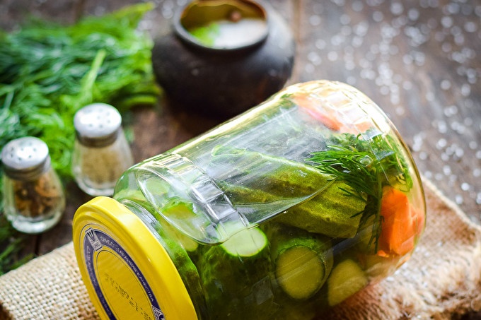 Crispy Pickled Cucumbers