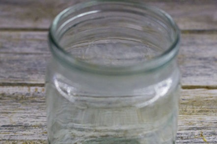 ضع البهارات على قعر الجرة