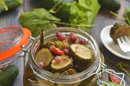 Cucumbers with red currants
