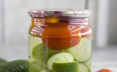 Краставици с домати