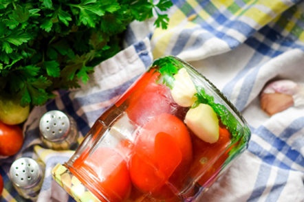 الحصاد من الطماطم