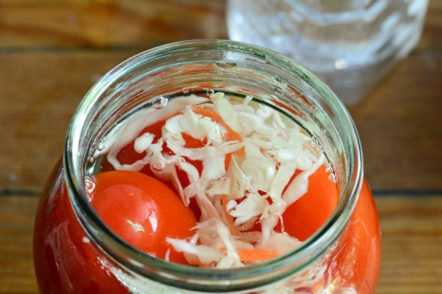 cabbage with tomatoes pour marinade