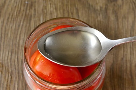 إضافة الخل إلى الجرة