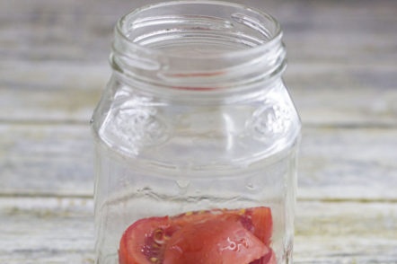 слагаме домати