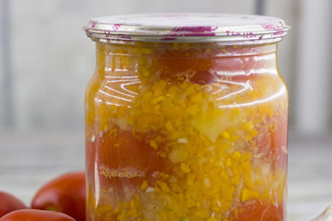 домати в зеленчукова саксия