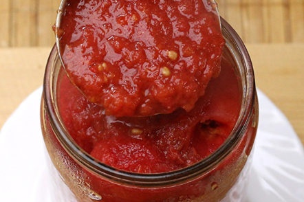 изсипва се в буркана