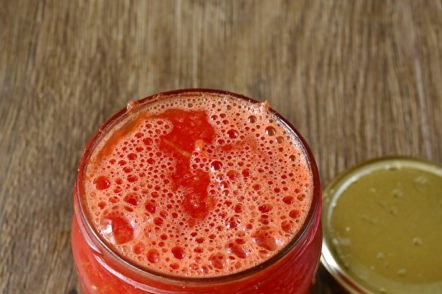 изсипва се в буркан