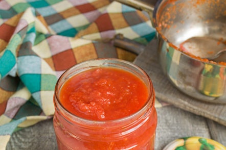 напълнете кутии с тестени изделия