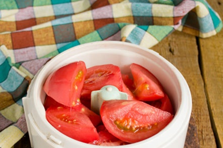 قطع الطماطم