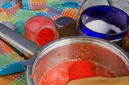 добавете сол и захар