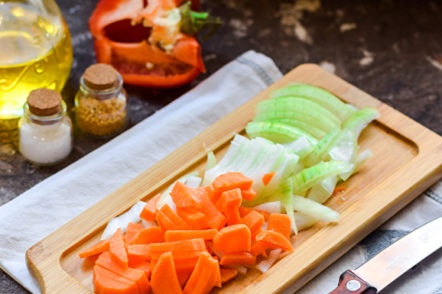 sliced ​​onions and carrots