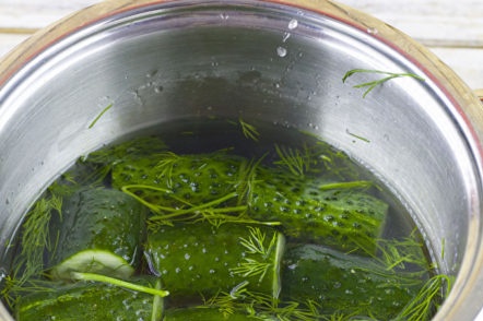 изсипете саламура