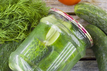 бурканче от кисели краставички