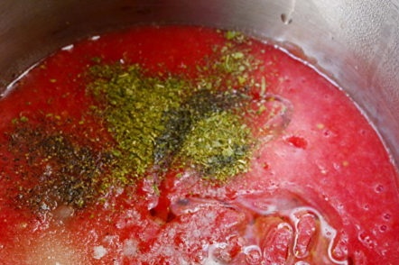 подправете доматения сос