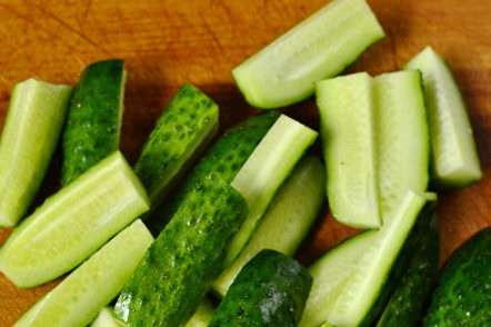 нарязвайте краставици