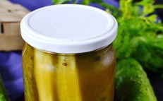 Краставици в доматен сос