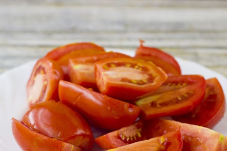 sliced ​​tomatoes