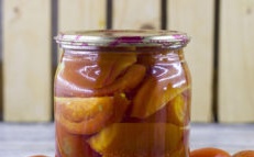 Tomatoes for the winter as fresh