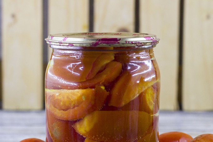 Tomatoes for the winter as fresh