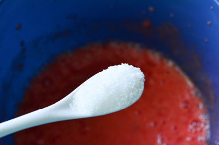 أضف الملح والسكر