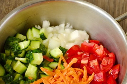 всички зеленчуци в тигана