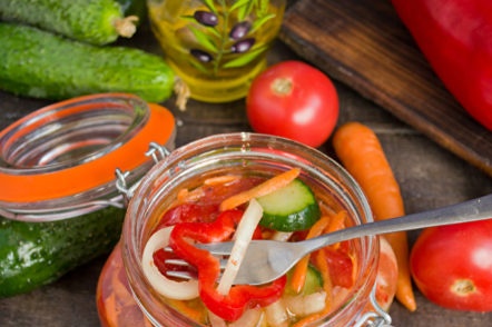 salade met tomaten en komkommers