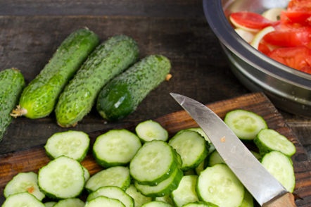 gesneden komkommers