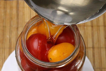 Налейте марината