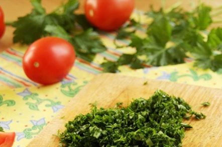 Нарежете зелените