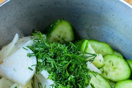 сложи всичко в тигана