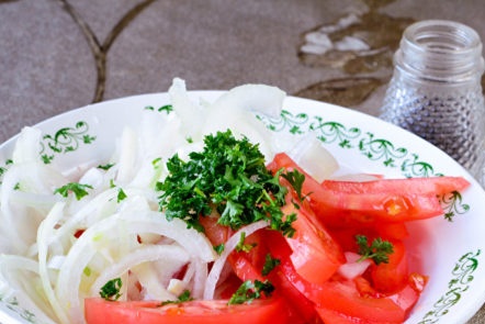 mix vegetables with herbs