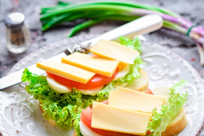 Сандвичи от домати и сирене