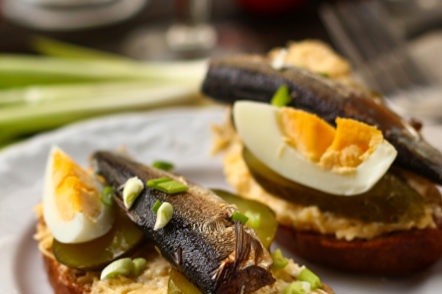 сандвичи с кисели краставички