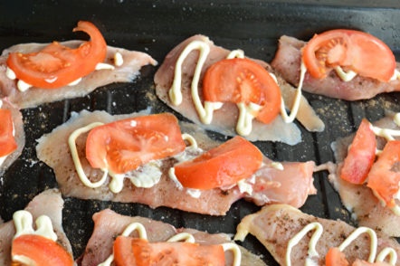 сложи парче домат